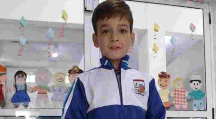Alunos de Penha recebem uniformes de inverno
