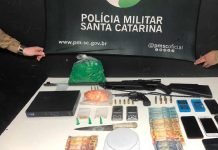 Polícia Militar de Navegantes troca tiros com traficantes e prende 4 pessoas no Bairro São Paulo