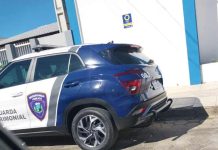 NA HORA DO ALMOÇO: Carro oficial da Prefeitura de Piçarras é flagrado em frente à casa do secretário