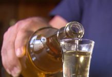 Avô é condenado por dar cachaça ao neto de 16 anos durante roda de viola no Oeste de SC