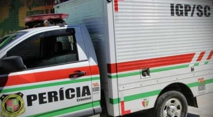 Corpo de mulher é encontrado boiando em praia de Florianópolis