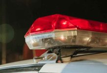Idosa de 86 anos é encontrada com faca e tesoura cravadas no pescoço