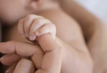 Bebê morre de overdose ao beber fentanil na mamadeira; mãe acabou presa