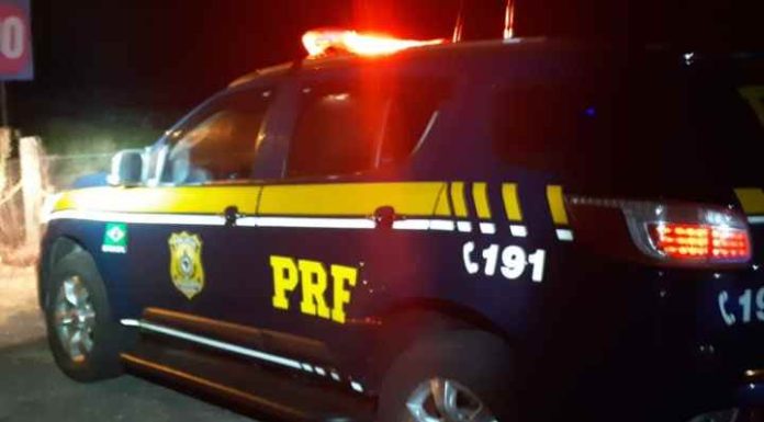 Acidente com 5 veículos deixa 4 feridos e BR-101 fica mais de 5 horas bloqueada em SC