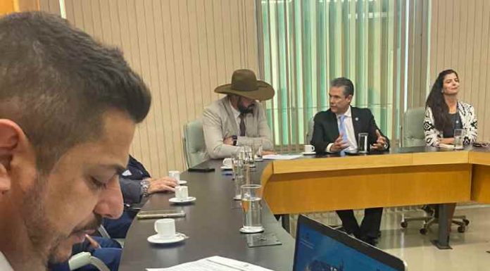 Ministro da Pesca é pressionado pelo setor pesqueiro a rever portarias sobre descarte de peixes mortos