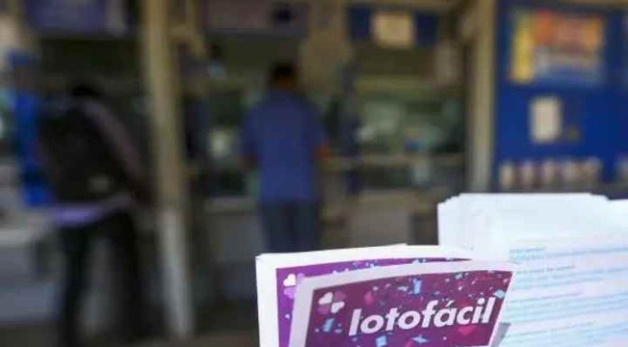 Bolão feito em Santa Catarina tem sorte grande e fatura mais de R$ 2 milhões na Lotofácil