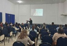 Professores de Balneário Piçarras participam de palestra sobre paz nas escolas