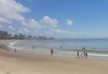 Três pessoas são resgatadas de afogamento na praia de Piçarras