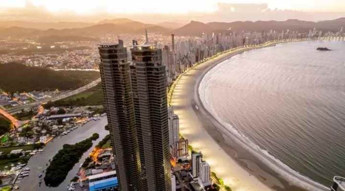 59 anos de Balneário Camboriú terá corte do bolo e shows com Família Lima e Nego Joe