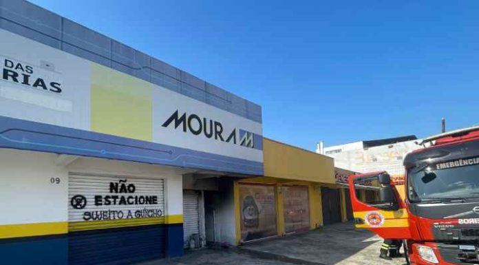 Loja de baterias na Vila Operária em Itajaí tem princípio de incêndio