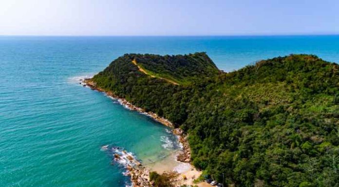 Idoso de 72 anos é resgatado depois de cair no mar do Costão da Praia Vermelha
