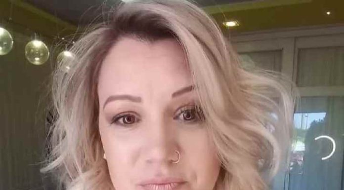 Mulher morre eletrocutada ao limpar calçada com lava a jato em SC