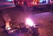 Bombeiros atendem incêndio em moto no Gravatá, em Navegantes