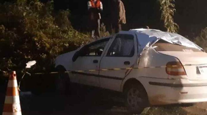 Mulher é encontrada morta dentro do carro após capotamento em Rio das Antas