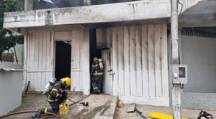 Cozinha de restaurante em Itapema pega fogo