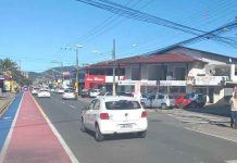 Homem é atropelado por moto na Avenida Eugênio Krause em Penha