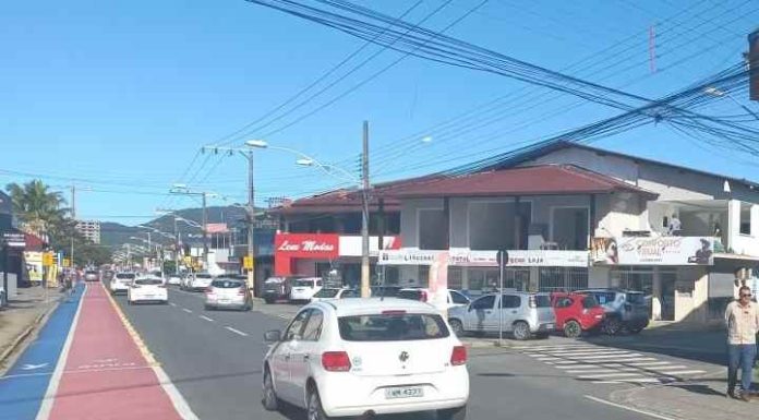 Homem é atropelado por moto na Avenida Eugênio Krause em Penha