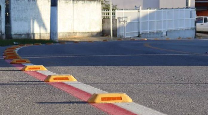 Prefeitura de Penha reforça sinalização horizontal e vertical no Centro e Armação