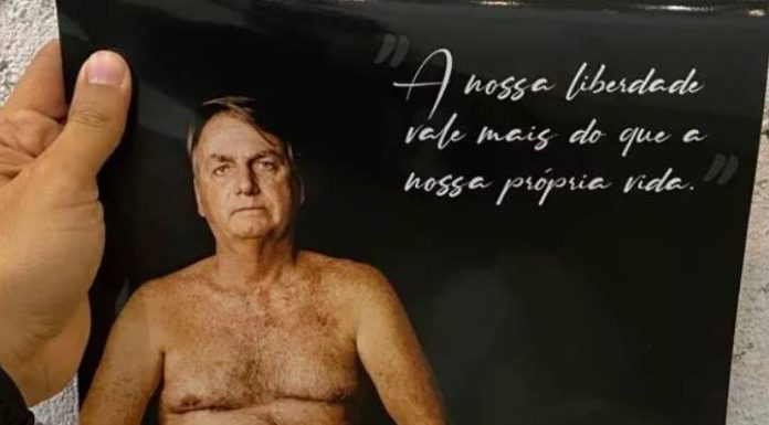 Calendário oficial de Bolsonaro 2024 tem foto sem camisa e sai por R$ 69,90