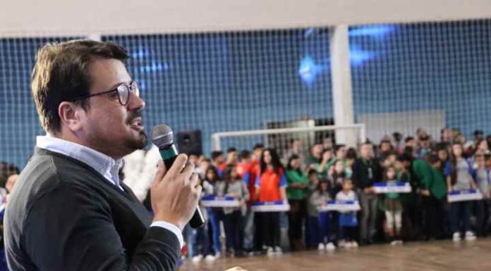 Capacidade máxima: 800 pessoas participam da Abertura dos Jogos Escolares de Penha