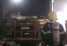 Caminhão carregado pega fogo na BR-470 em Navegantes