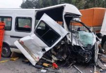 Van com trabalhadores que vinham para Piçarras é atingida por carreta na BR-470