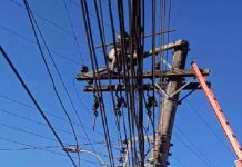 Homem passa quase 20 horas em cima de poste para fugir da PM