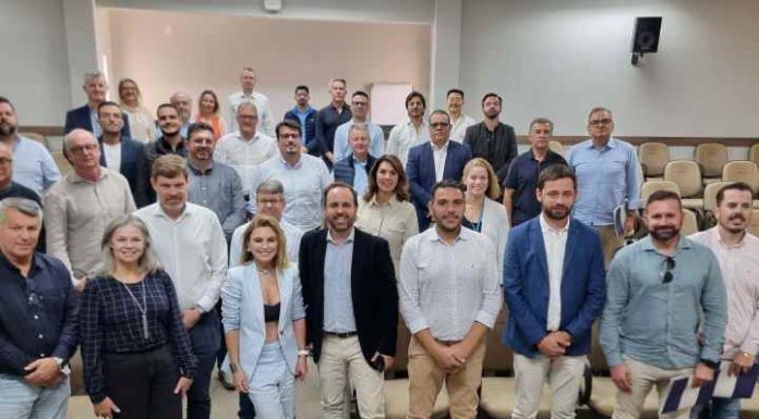 Empresários, prefeitos e deputados da AMFRI criam conselho para articular prioridades ao Litoral Norte