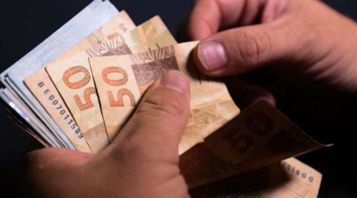 Reajuste do salário mínimo para R$ 1.320 é aprovado com política permanente de correção