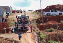 Locais sem rede elétrica recebem iluminação em Barra Velha