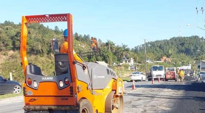 6 ruas já estão recebendo obras de ligação de esgoto em Penha