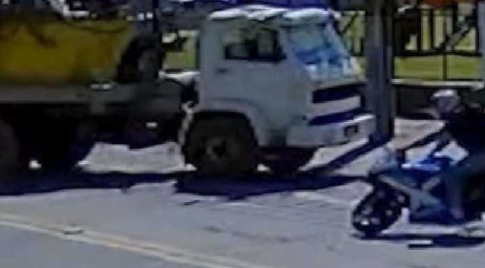 Grave acidente mata motociclista na hora em Blumenau