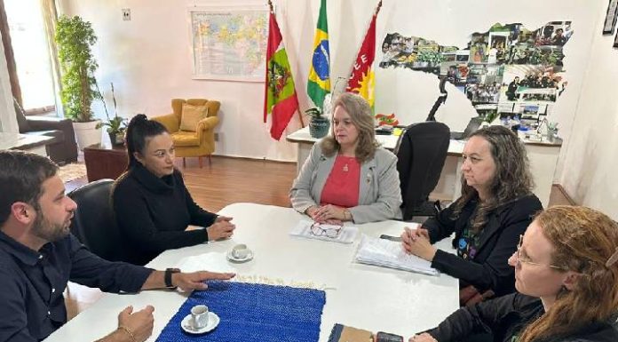 Vice-prefeita Juraci e representantes da APAE participam de audiência na Capital