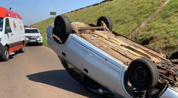 Família de SC capota o carro na chegada a Paiçandu (PR)
