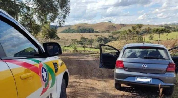Criança de 9 anos é flagrada dirigindo o carro neste domingo em SC