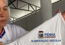 Serventes e merendeiras da rede municipal de ensino de Penha recebem uniformes padronizados