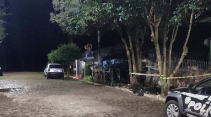 Jovem de 27 anos é morta pelo marido a golpes de faca e machadinha