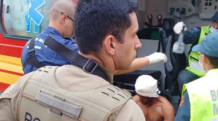 Ladrão é pego por moradores e leva uma surra antes da chegada da PM