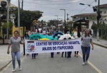 Escola João Batista Paiva e CEI Anjos do Itapocorói promovem desfile em homenagem à Pátria