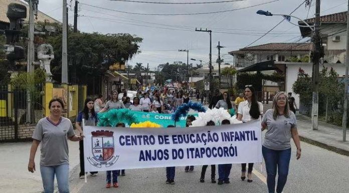 Escola João Batista Paiva e CEI Anjos do Itapocorói promovem desfile em homenagem à Pátria
