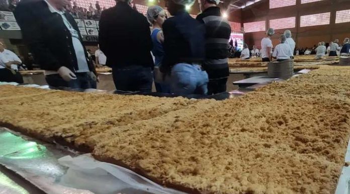 Blumenau celebra aniversário com cuca de 199 metros