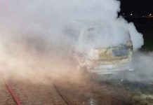 Bombeiros apagam incêndio em veículo na noite deste sábado em Pedra de Amolar