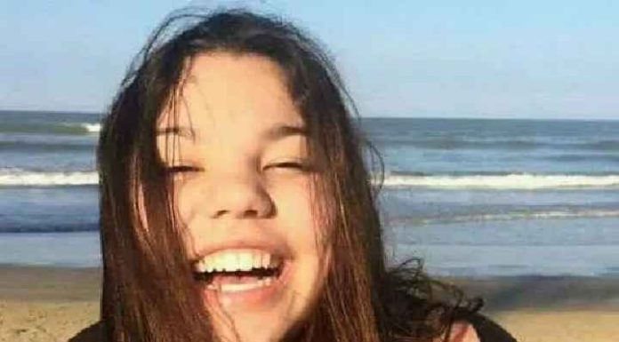 BRUTAL Casal de jovens são mortos a facadas; vítima tentou lutar contra o assassino