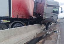 Acidente grave: Carreta colide e interdita parcialmente BR-470