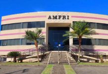 Empresa de “affair” do secretário de Saúde de Penha fecha contrato de R$ 70 milhões com a AMFRI