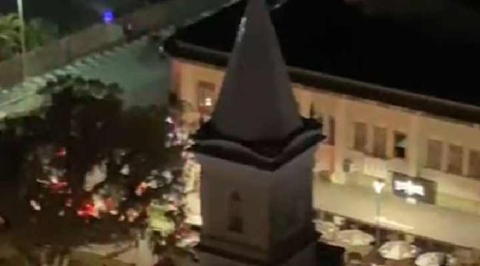 Briga na frente de pub avançou madrugada com agressões na rua