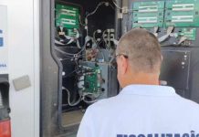 Duas bombas de posto de gasolina de Piçarras são lacradas por entregar menos combustíveis