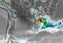 Ciclone provoca temporais, ressaca no mar e rajadas de vento que podem chegar a 100 km/h em SC