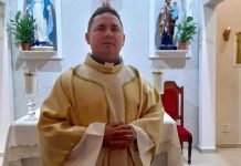 Padre é preso por atacar mulher armado
