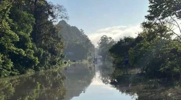 BR-470 fica alagada durante enchente em SC e trânsito é bloqueado em três pontos; veja quais